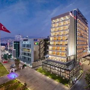 מלון Hilton Garden Bayrakli איזמיר